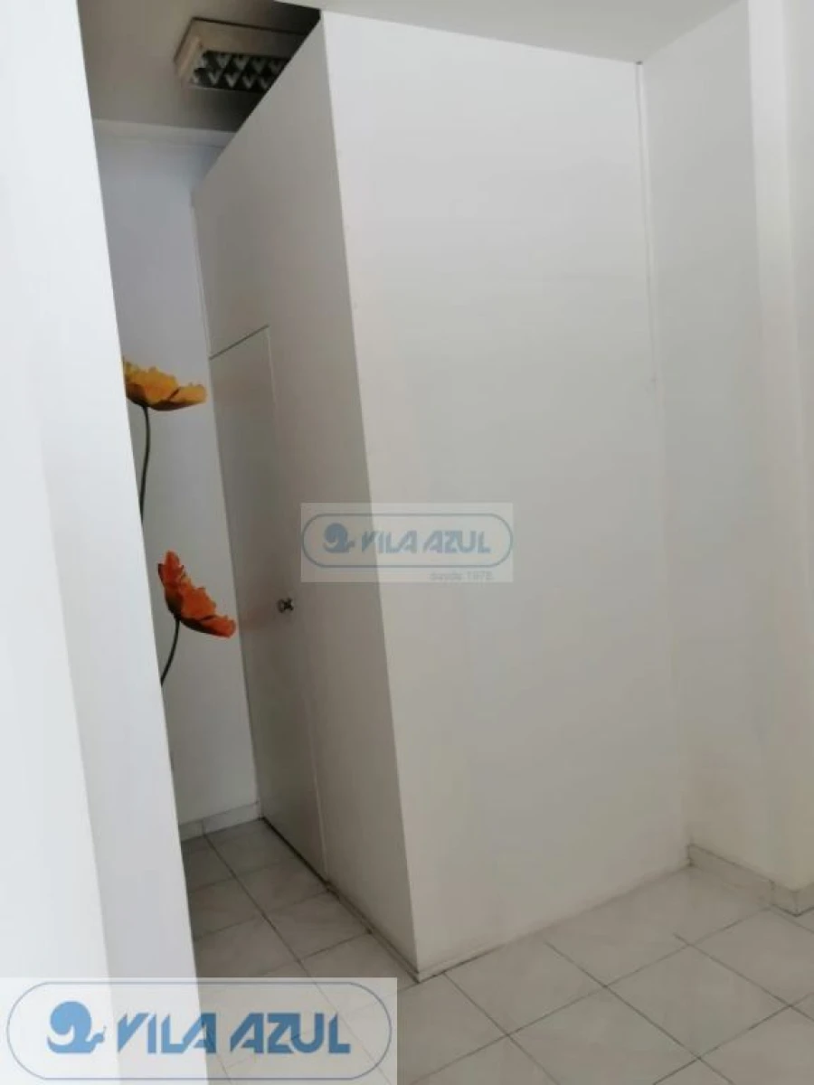 Loja para Arrendamento em Selho (São Jorge) Foto 9