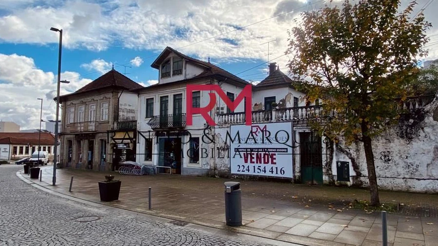 Moradia T6 para Venda em Paredes