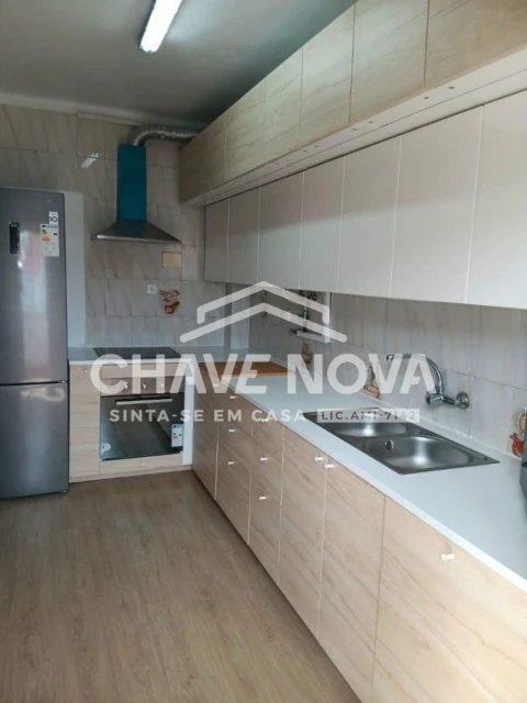 Apartamento T4 para Venda em Laranjeiro e Feijó