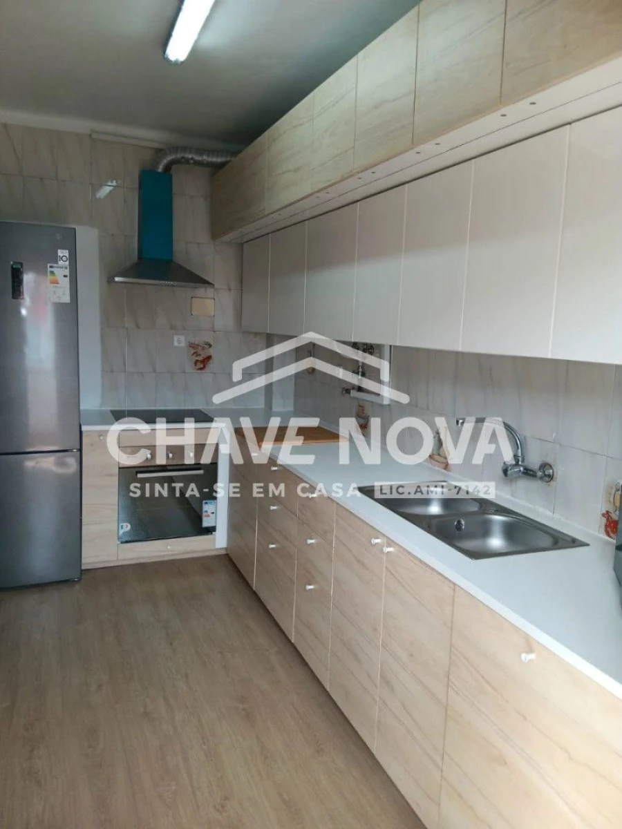 Apartamento T4 para Venda em Laranjeiro e Feijó Foto 9