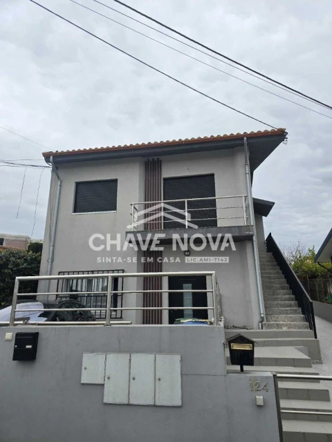 Moradia T4 para Venda em Milheiros