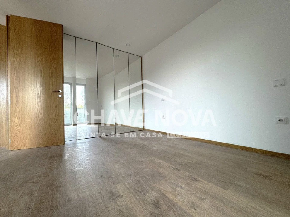 Apartamento T1 para Arrendamento em Ramalde Foto 6