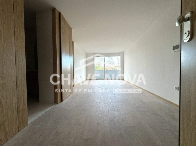 Apartamento T1 para Arrendamento em Ramalde Foto 2
