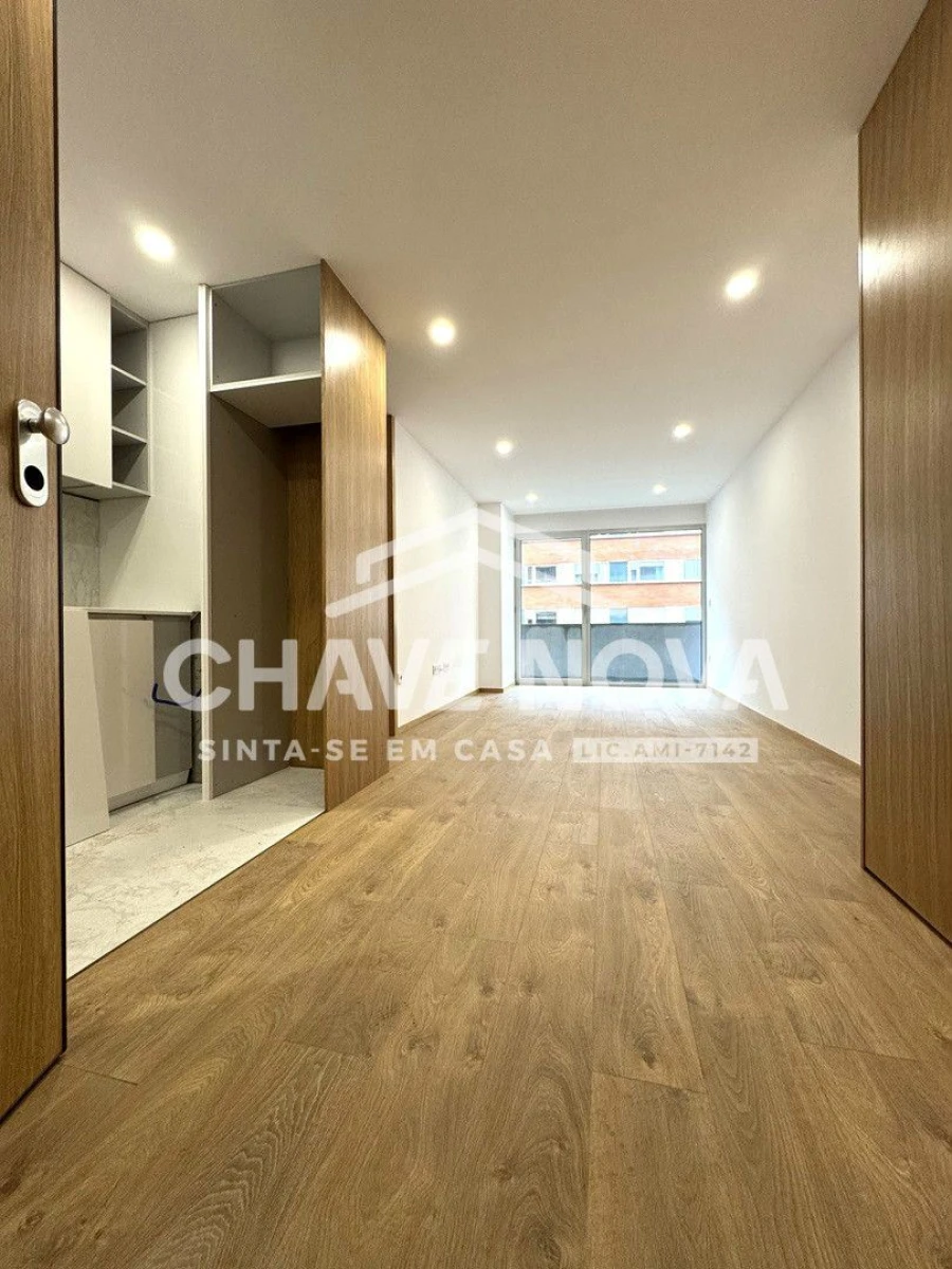 Apartamento T1 para Arrendamento em Lordelo do Ouro e Massarelos Foto 2