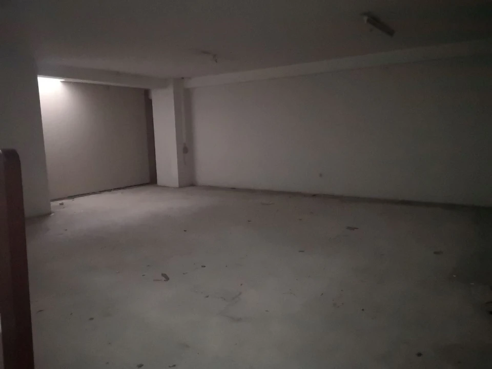 Loja para Arrendamento em São João da Madeira Foto 9