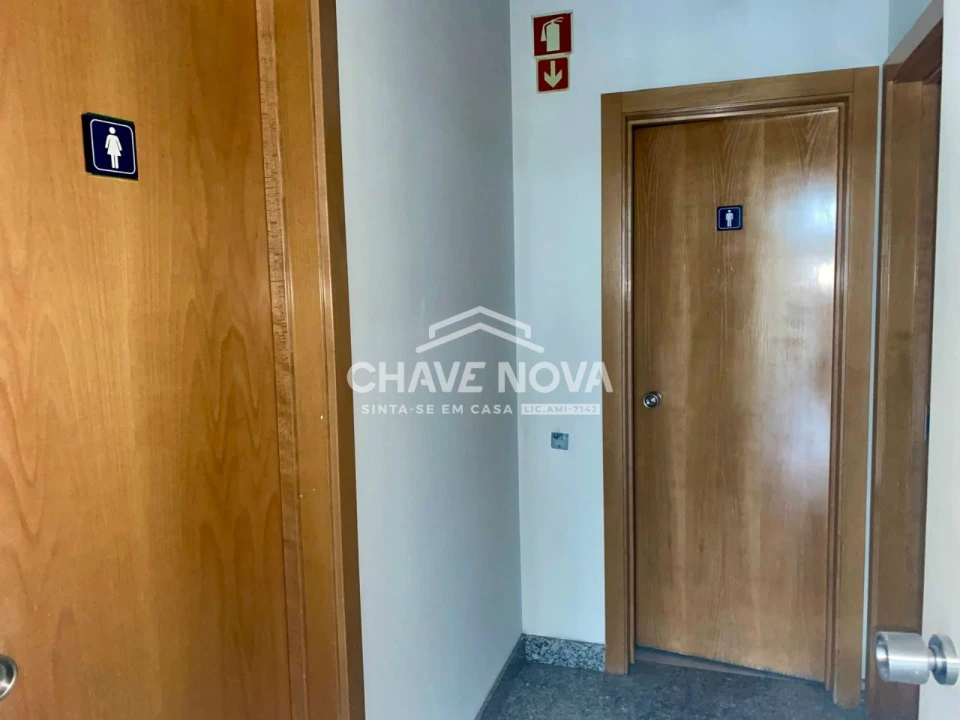 Loja para Arrendamento em Paranhos Foto 17