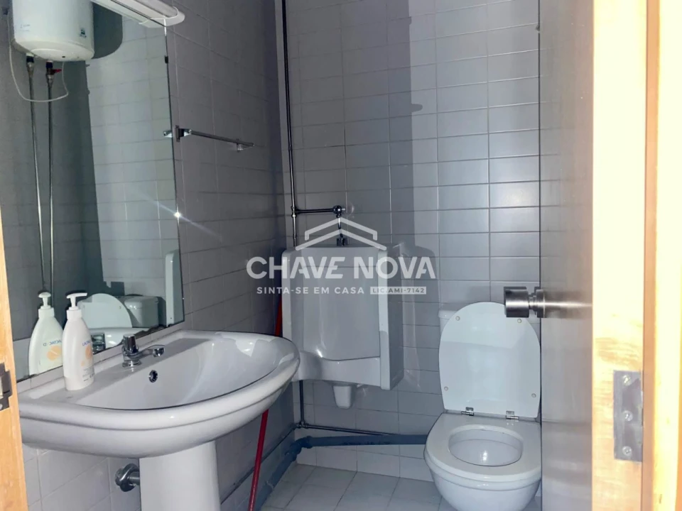 Loja para Arrendamento em Paranhos Foto 19