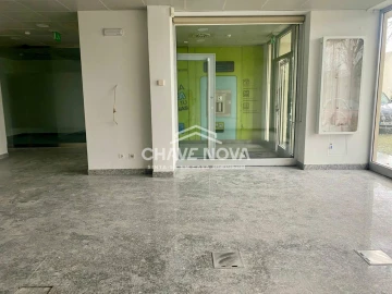 Loja para Arrendamento em Paranhos