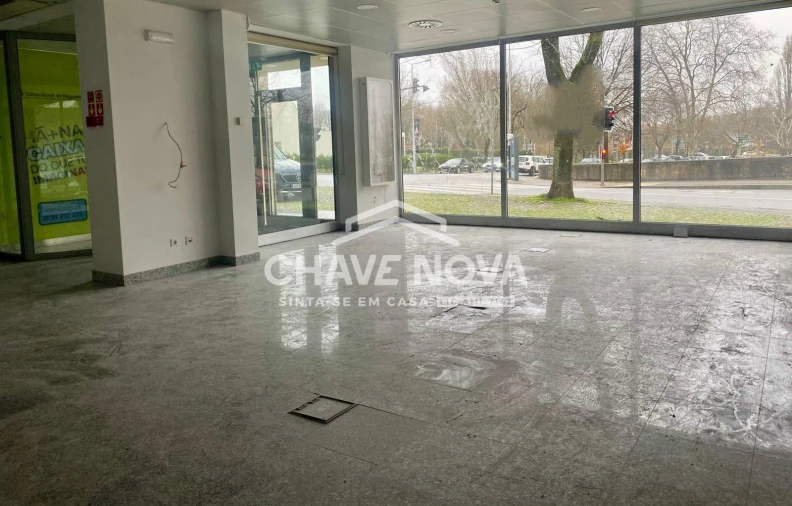 Loja para Arrendamento em Paranhos Foto 5