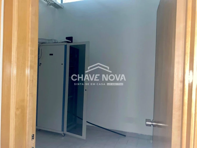 Loja para Arrendamento em Paranhos Foto 15