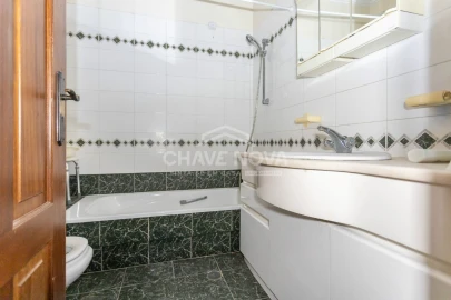Apartamento T4 para Venda em Areeiro