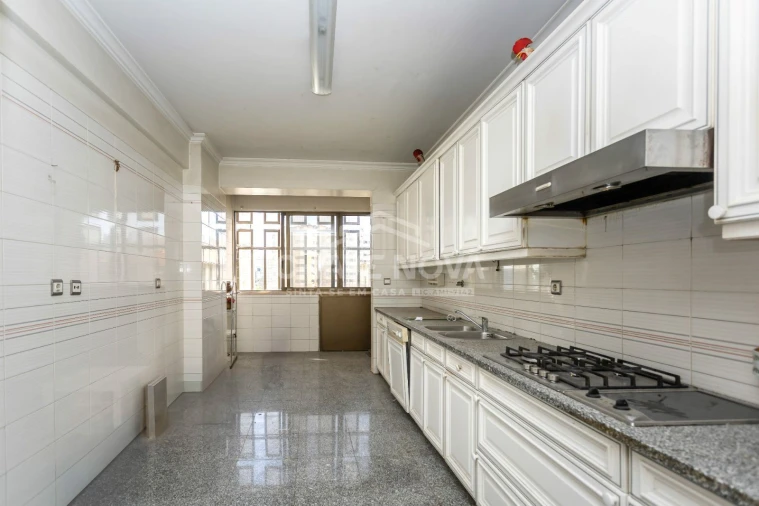 Apartamento T4 para Venda em Areeiro Foto 6