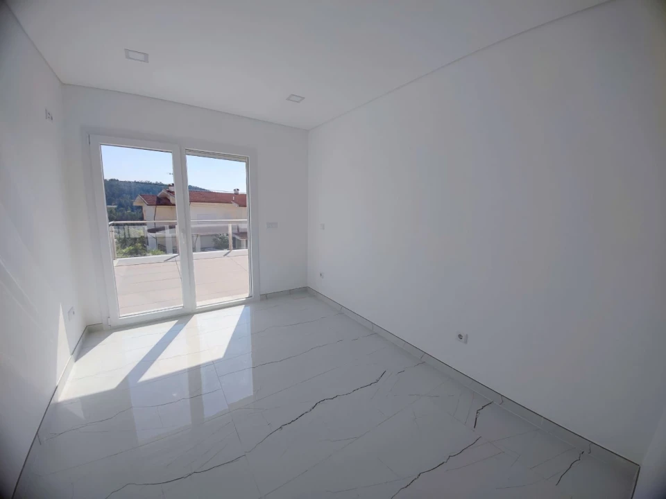 Moradia T4 para Venda em Antuzede e Vil de Matos Foto 10