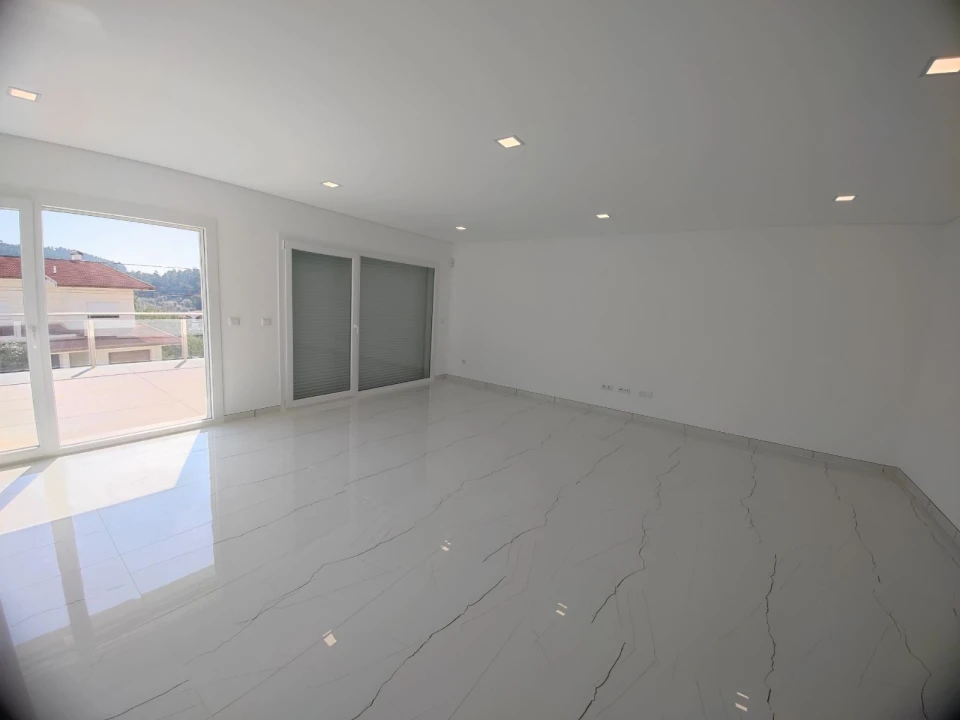 Moradia T4 para Venda em Antuzede e Vil de Matos Foto 11