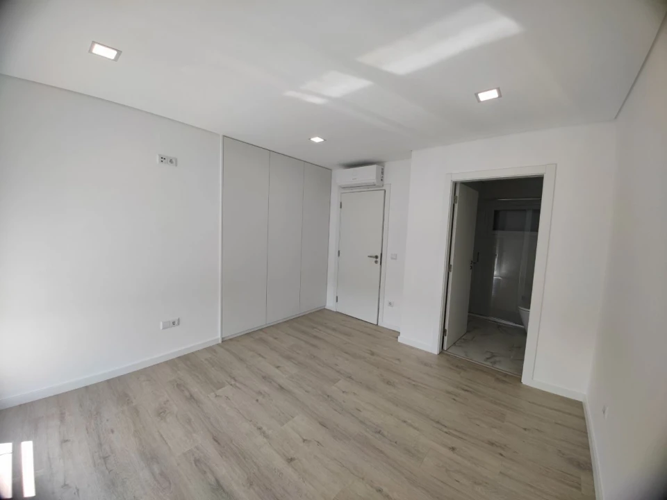 Moradia T4 para Venda em Antuzede e Vil de Matos Foto 15