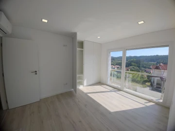 Moradia T4 para Venda em Antuzede e Vil de Matos