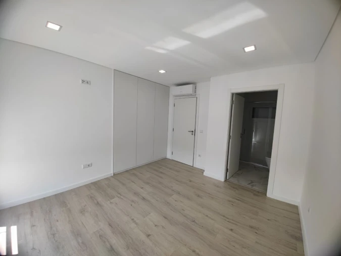 Moradia T4 para Venda em Antuzede e Vil de Matos Foto 15