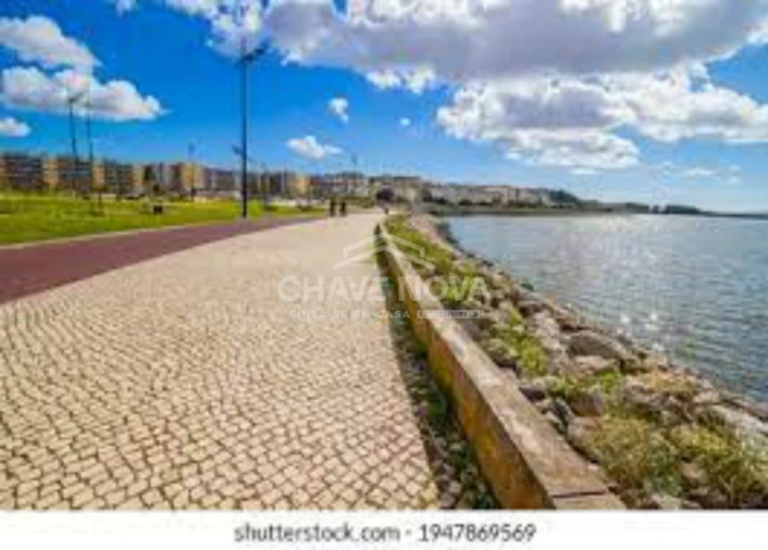 Apartamento T4 para Venda em Barreiro e Lavradio Foto 4