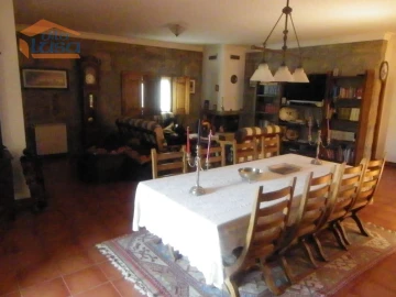 Moradia T6 para Venda em Resende