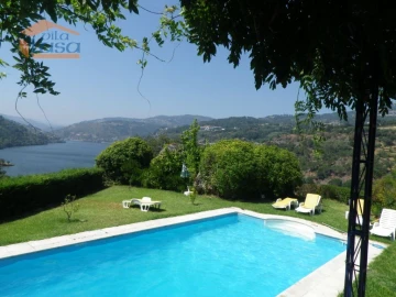 Moradia T6 para Venda em Resende