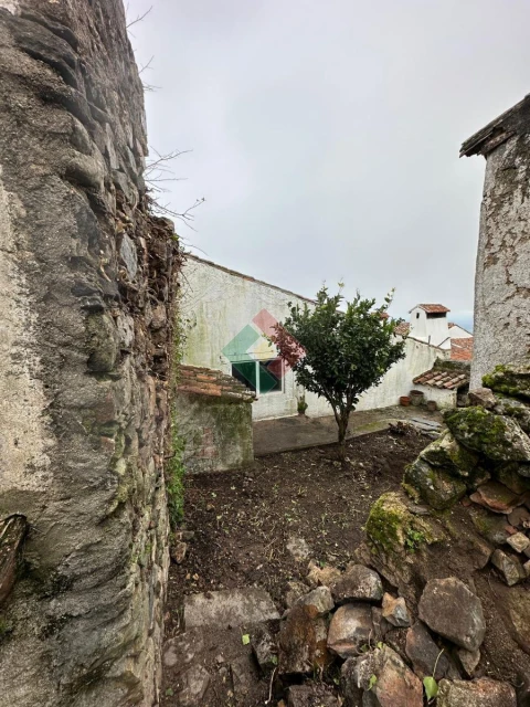 Moradia T5 para Venda em Santa Maria de Marvão