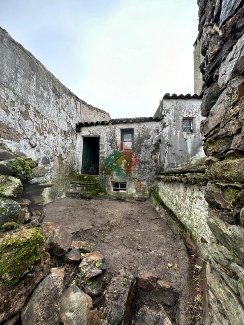 Moradia T5 para Venda em Santa Maria de Marvão