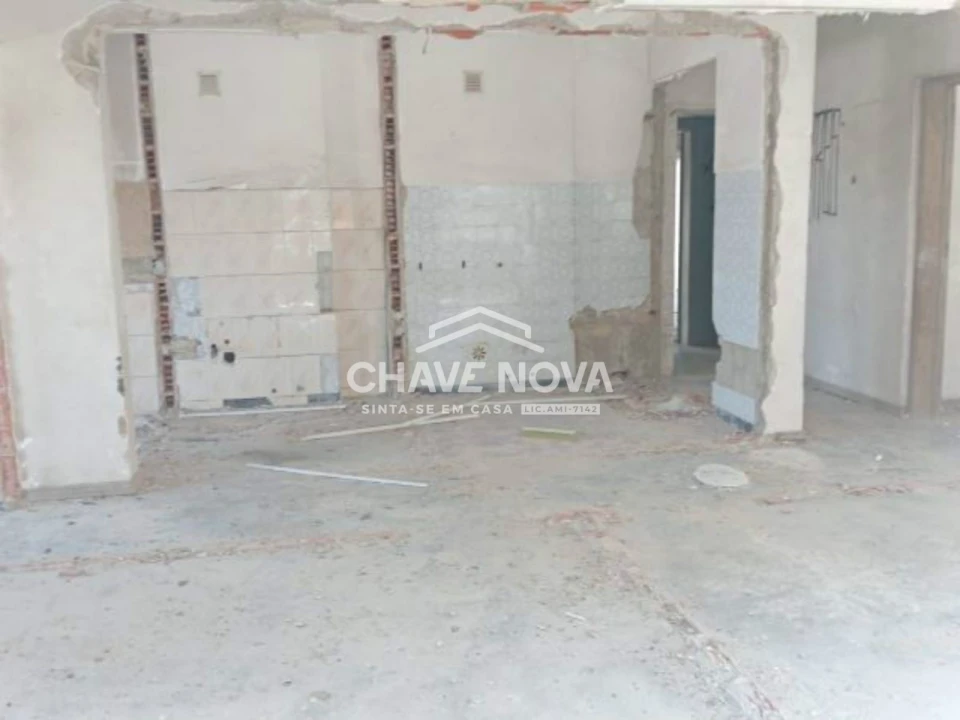 Apartamento T2 para Venda em Laranjeiro e Feijó Foto 4