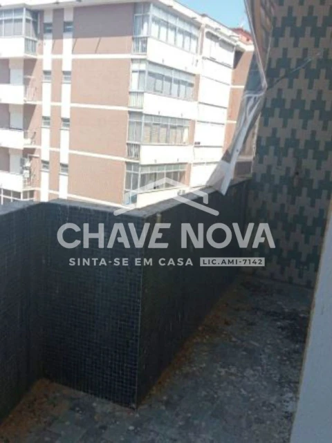 Apartamento T2 para Venda em Laranjeiro e Feijó