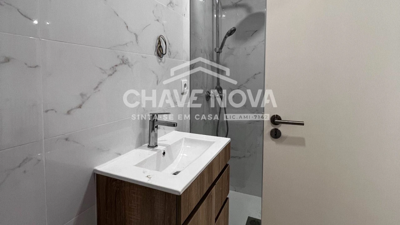 Apartamento T2 para Venda em Cedofeita, Santo Ildefonso, Sé, Miragaia, São Nicolau e Vitória Foto 8