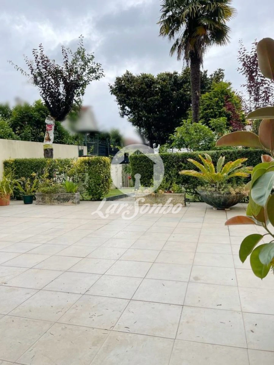 Moradia T4 para Venda em Arcozelo Foto 3