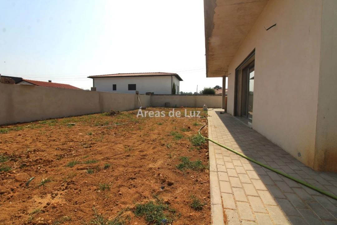 Moradia T3 para Venda em Batalha Foto 16