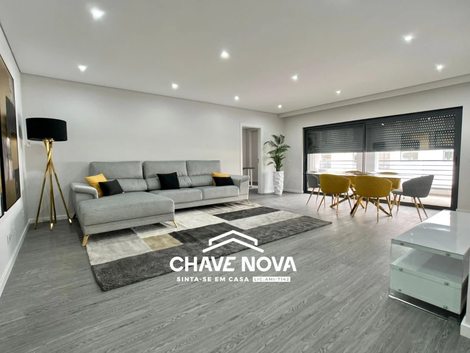 Apartamento T3 para Venda em Quelfes Foto 2