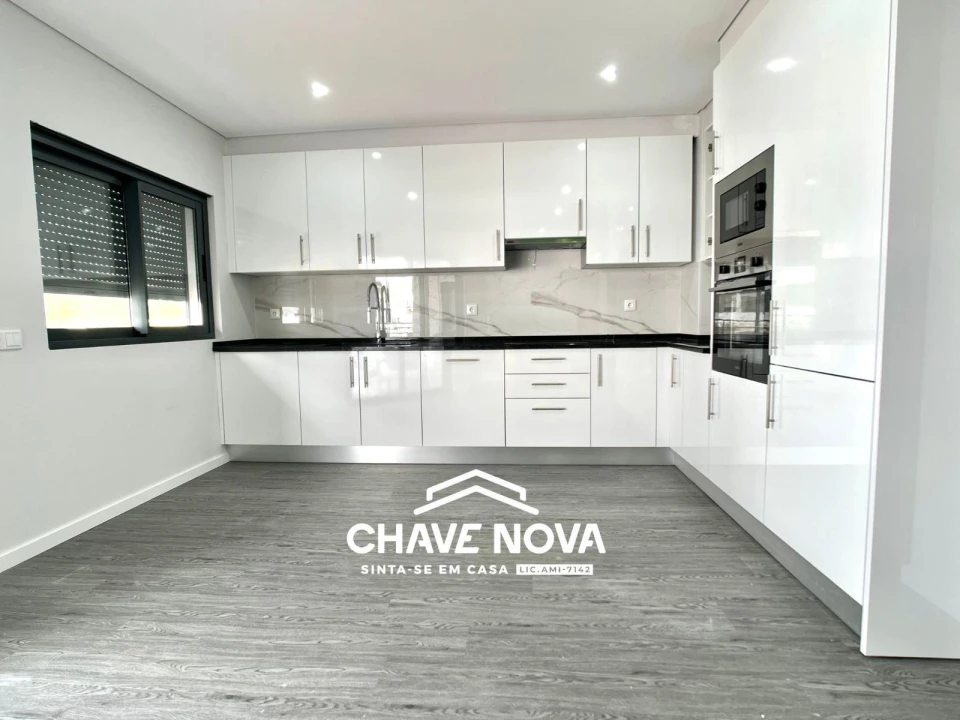 Apartamento T3 para Venda em Quelfes Foto 17