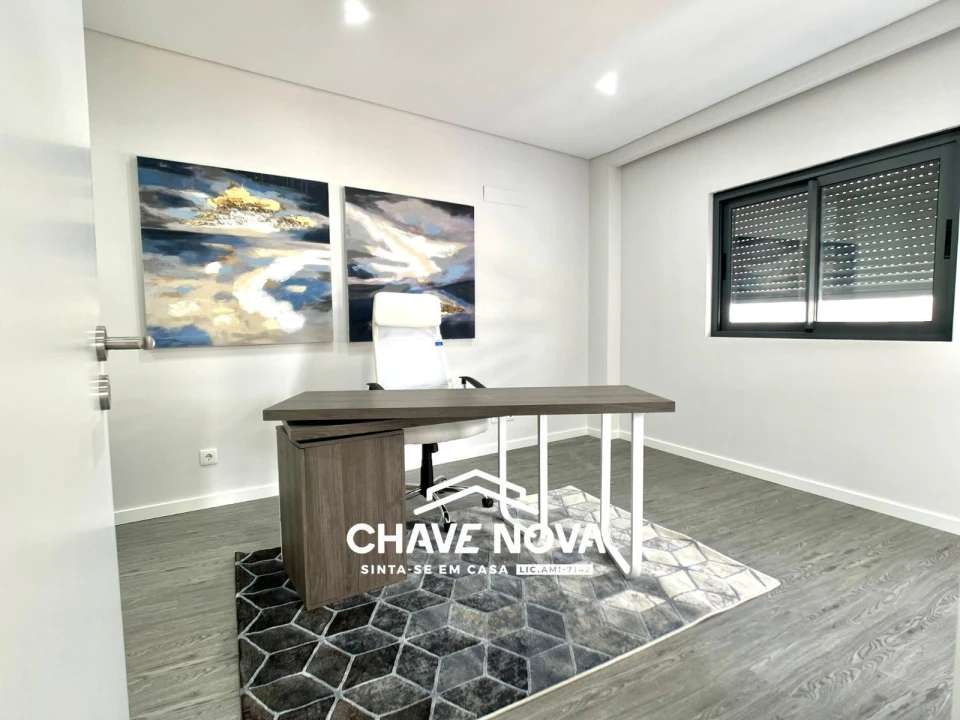 Apartamento T3 para Venda em Quelfes Foto 24