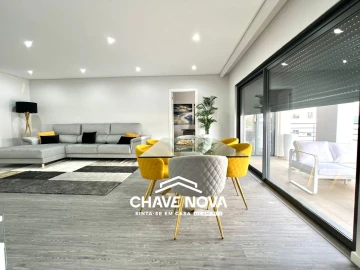 Apartamento T3 para Venda em Quelfes