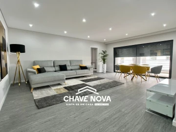 Apartamento T3 para Venda em Quelfes