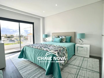 Apartamento T3 para Venda em Quelfes