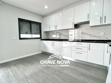 Apartamento T3 para Venda em Quelfes