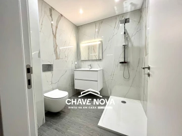 Apartamento T3 para Venda em Quelfes