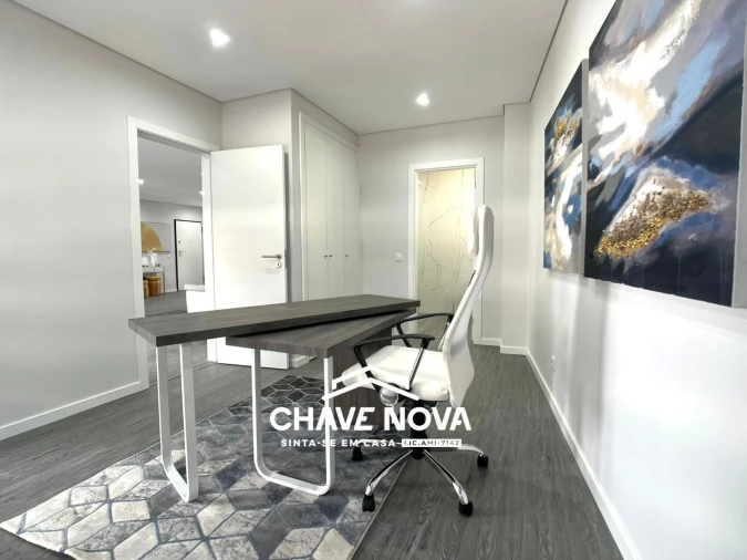 Apartamento T3 para Venda em Quelfes Foto 4