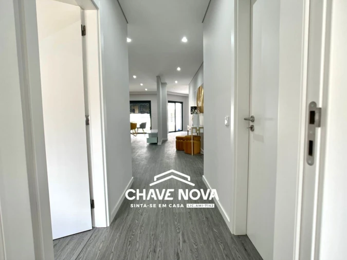 Apartamento T3 para Venda em Quelfes Foto 13