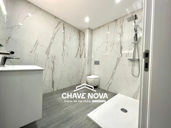 Apartamento T3 para Venda em Quelfes Foto 20