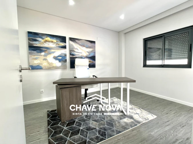 Apartamento T3 para Venda em Quelfes Foto 24