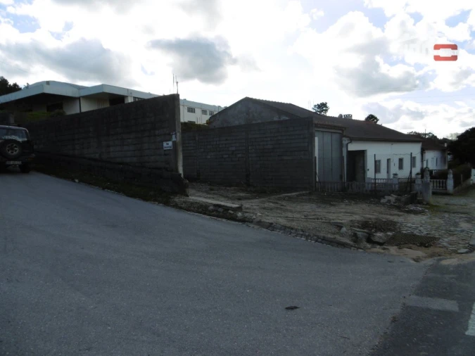 Terreno Misto para Arrendamento em Nossa Senhora das Misericordias Foto 3