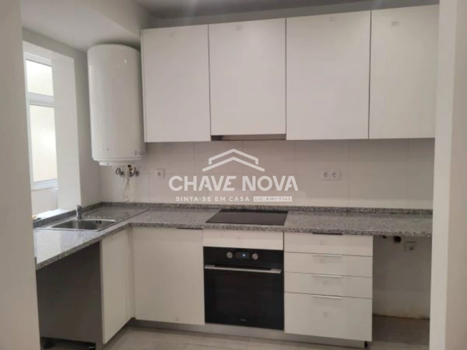 Apartamento T1 para Arrendamento em Santo António Foto 1