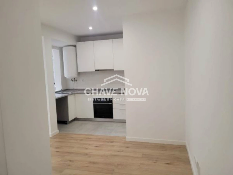 Apartamento T1 para Arrendamento em Santo António Foto 3