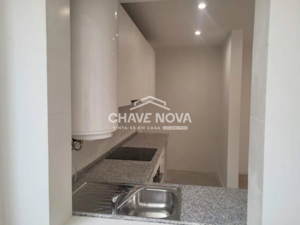 Apartamento T1 para Arrendamento em Santo António Foto 4