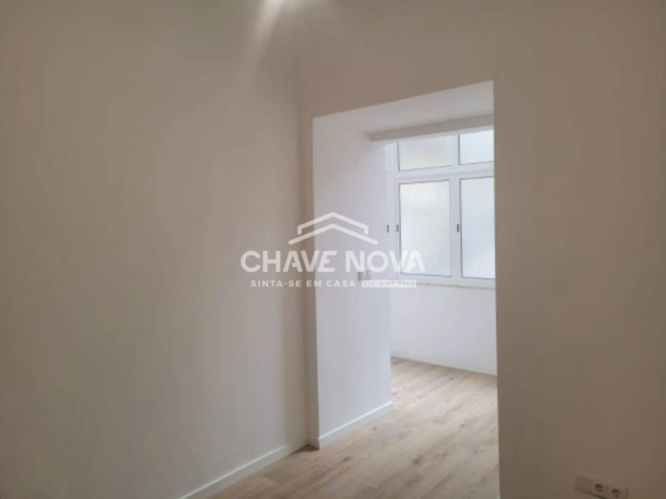 Apartamento T1 para Arrendamento em Santo António Foto 6