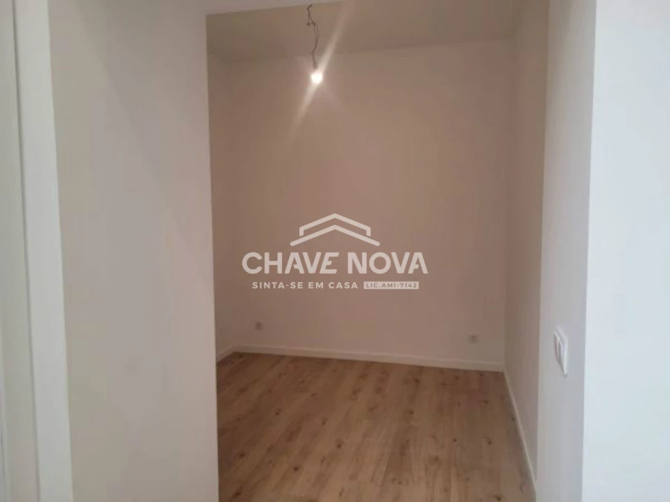 Apartamento T1 para Arrendamento em Santo António Foto 8