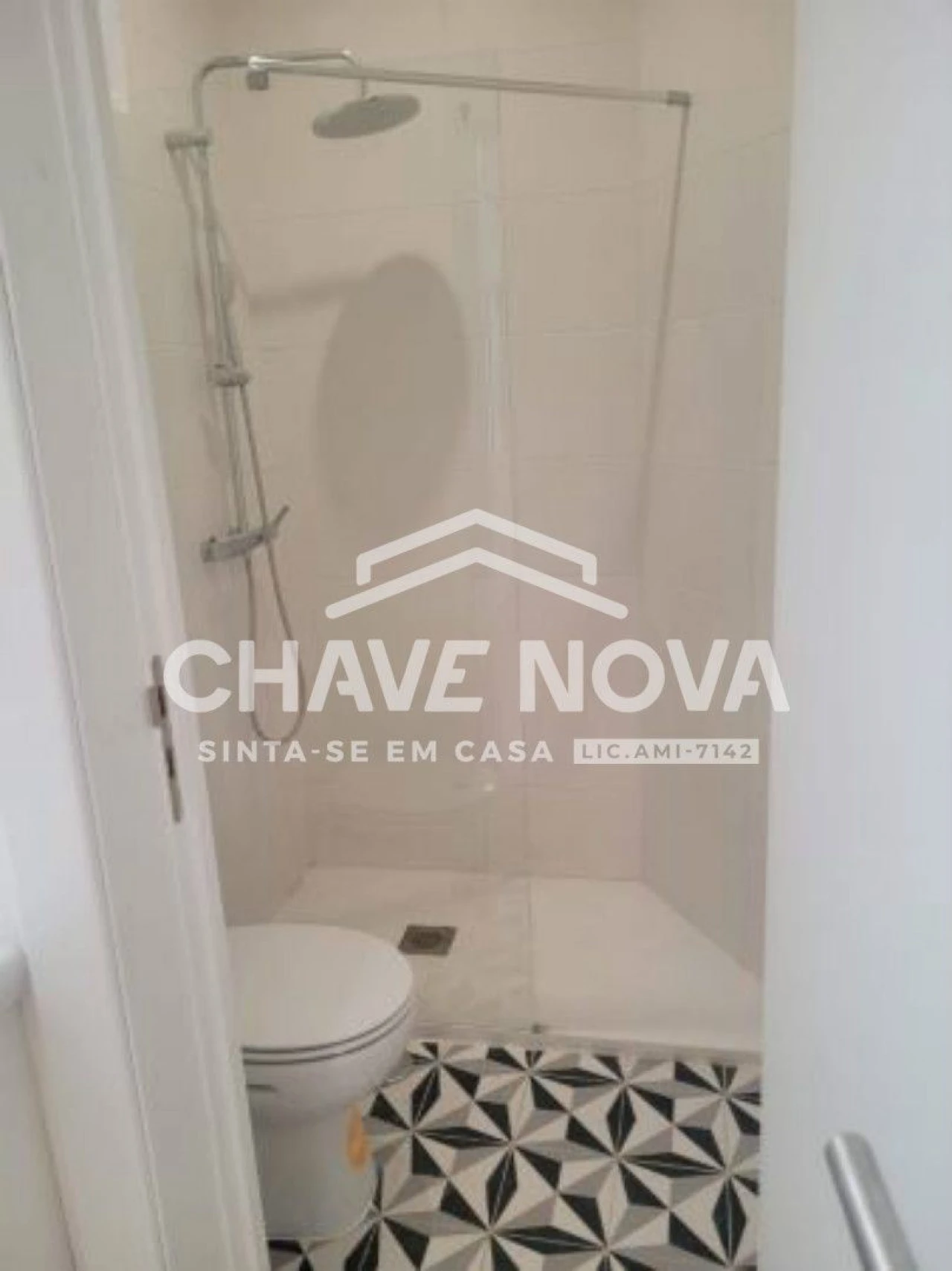 Apartamento T1 para Arrendamento em Santo António Foto 9